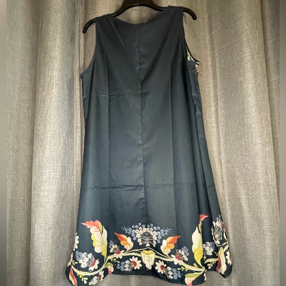 ❗️PRICE DROP❗️XL sleeveless knee length navy dress with floral trim - Picture 6 of 7